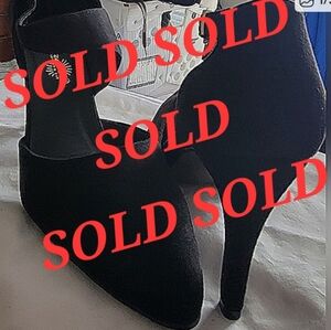 Beacon Arianna Design Heels  9.5W  Black NWOT